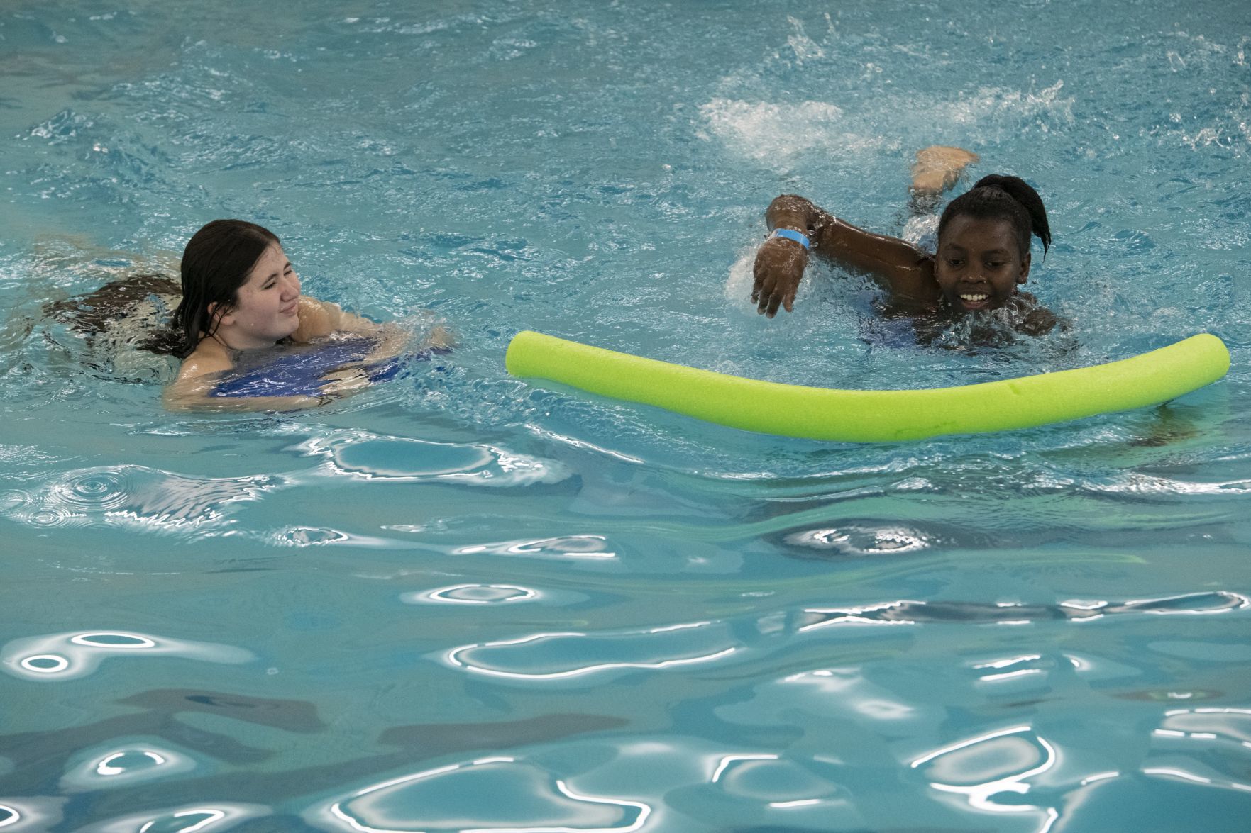 Refugee students hone their swimming skills